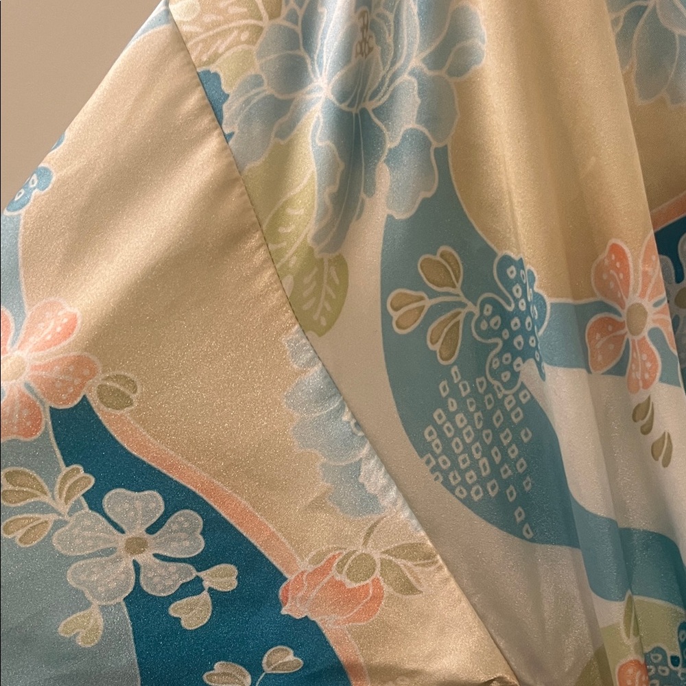 Oscar De la Renta Pink Label: Floral Satin Kimono Robe - Picture 3 of 8